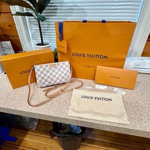 Louis Vuitton, authentic double zip pochette Azure. Excellent condition.
